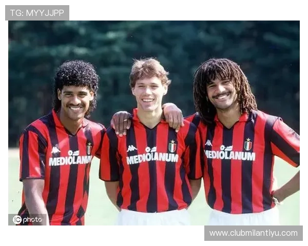 AC米兰夺冠庆典引发全国热议，足球迷纷纷表达喜悦心情